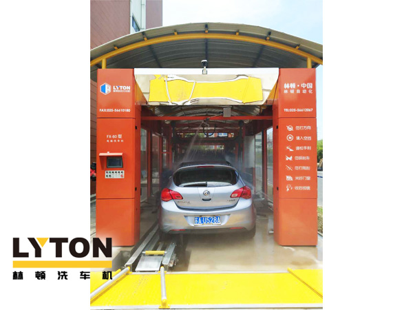 林頓fx80型隧道式電腦洗車機(jī)設(shè)備主要模塊包含高壓預(yù)洗系統(tǒng)、超柔側(cè)刷系統(tǒng)、泡沫清洗系統(tǒng)、亮光蠟系統(tǒng)、自動(dòng)仿形風(fēng)干系統(tǒng)、智能控制系統(tǒng)等。